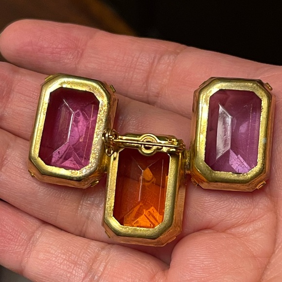 Three color emerald cut lucite gold tone pin brooch - Picture 4 of 9